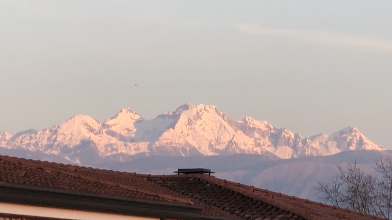 piancavallo innevato dalla pianura