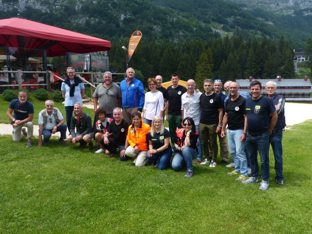 SOS FVG. Foto di gruppo in fondo al "Casere"